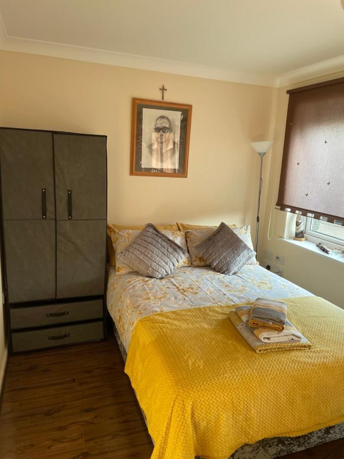 Tisi Choice Bed & Breakfast Northfleet ภายนอก รูปภาพ