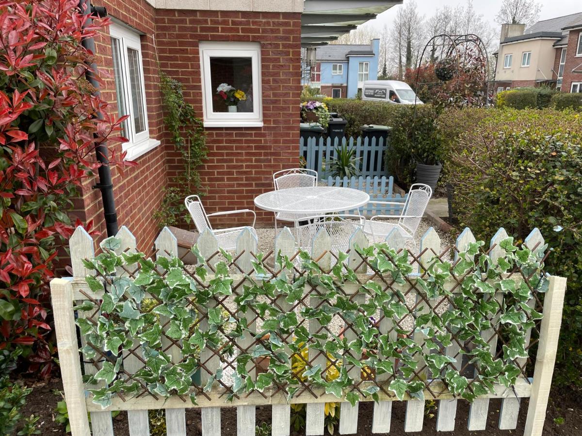Tisi Choice Bed & Breakfast Northfleet ภายนอก รูปภาพ